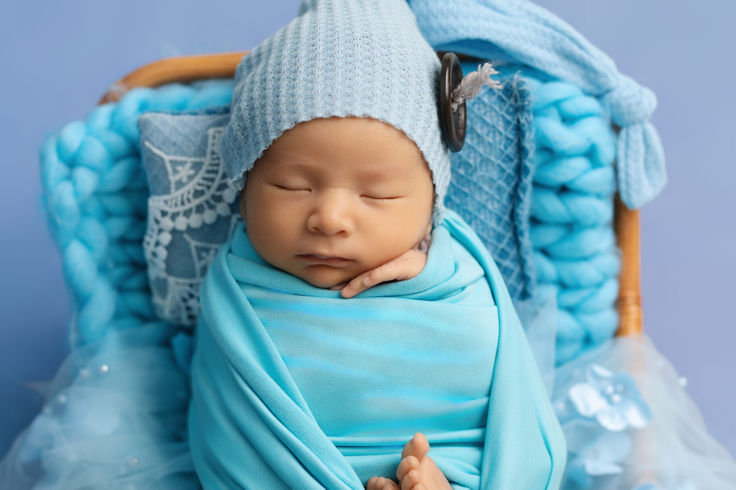 Searching for a newborn photographer in Clyde? Kat Alora Photography offers safe, baby-led newborn photography near Clyde from a luxury Cranbourne North studio. Book early to secure your session.