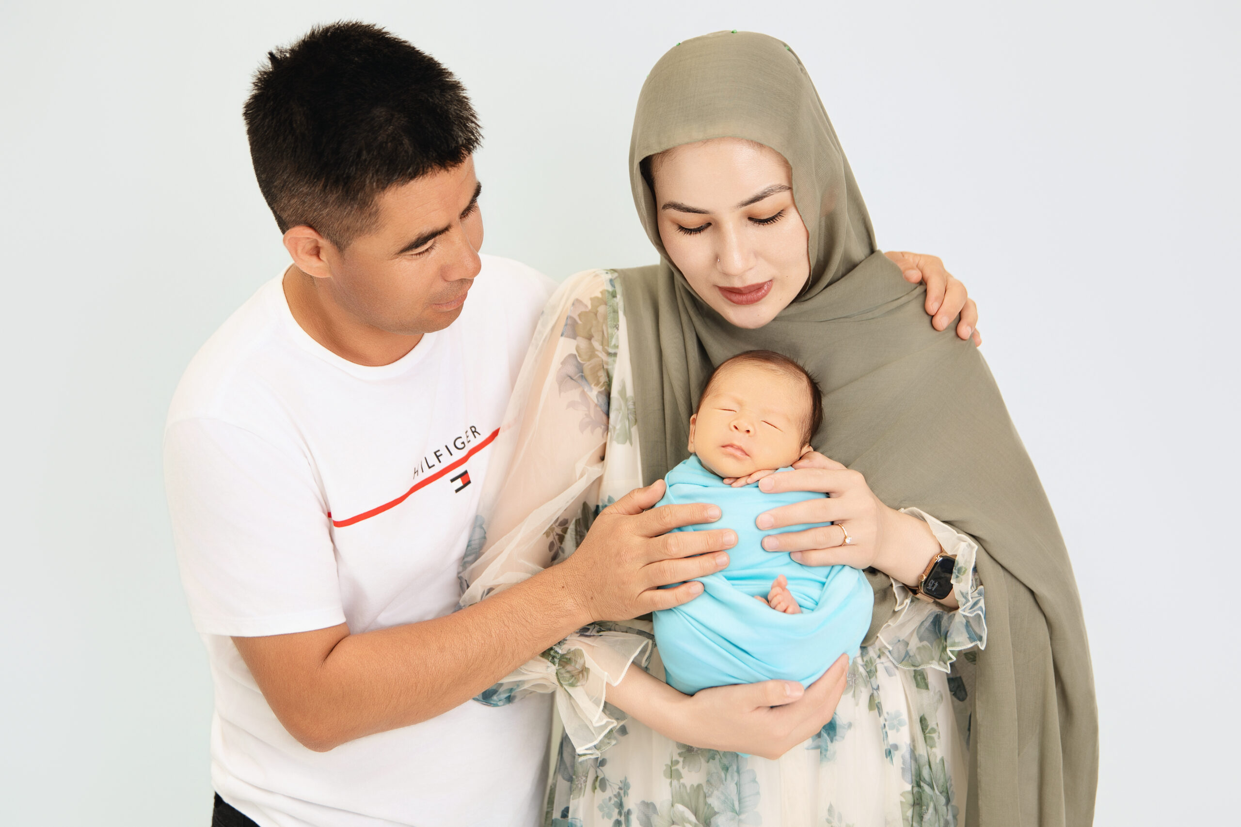 Searching for a newborn photographer in Clyde? Kat Alora Photography offers safe, baby-led newborn photography near Clyde from a luxury Cranbourne North studio. Book early to secure your session.