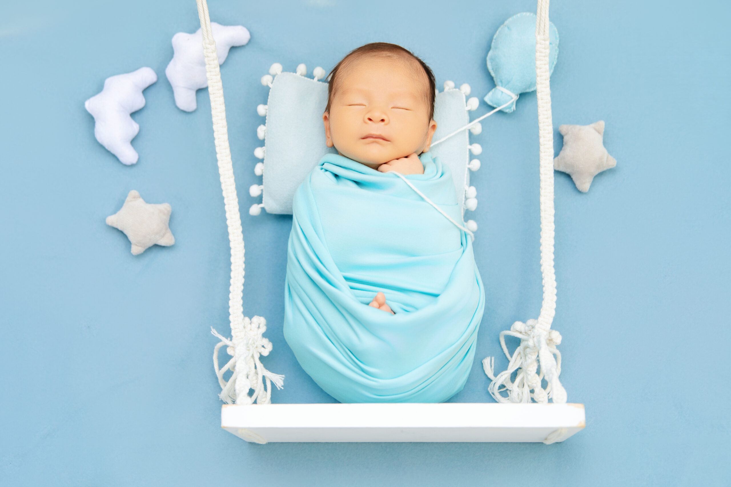 Searching for a newborn photographer in Clyde? Kat Alora Photography offers safe, baby-led newborn photography near Clyde from a luxury Cranbourne North studio. Book early to secure your session.