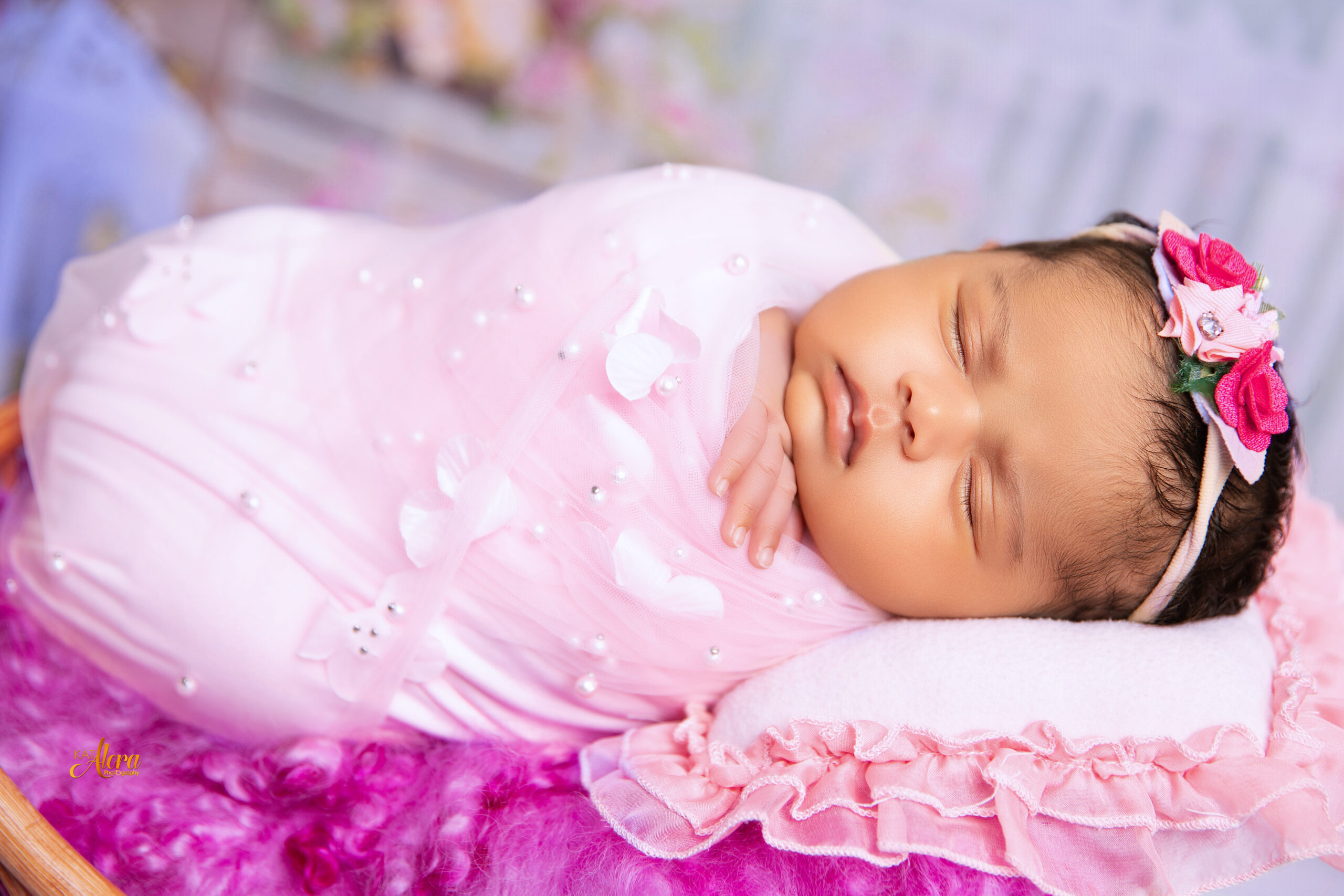 Newborn Photography with Props – Cozy, Styled Baby Portraits