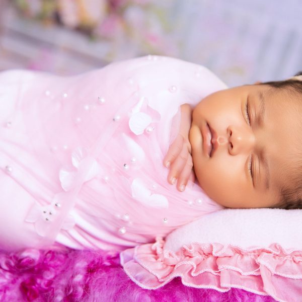 Newborn Photography with Props – Cozy, Styled Baby Portraits